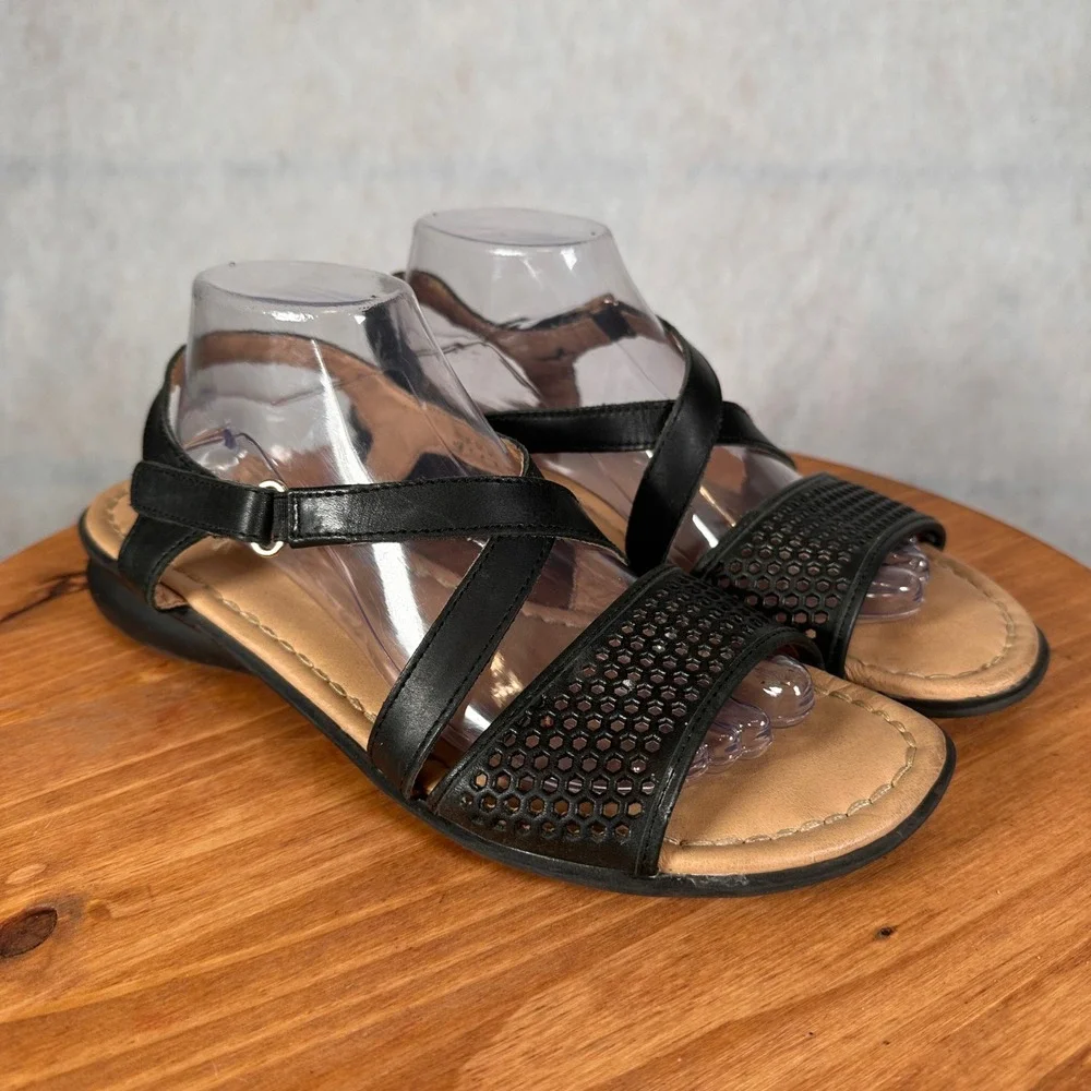 Naturalizer Juniper Sandals Womens 11M Black Good Laser Cut Strappy Flat Comfort